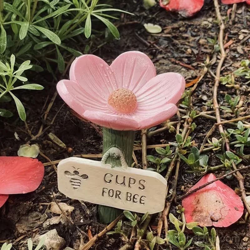 Flower-Shaped Resin Bee Watering Station, Pink - View 1